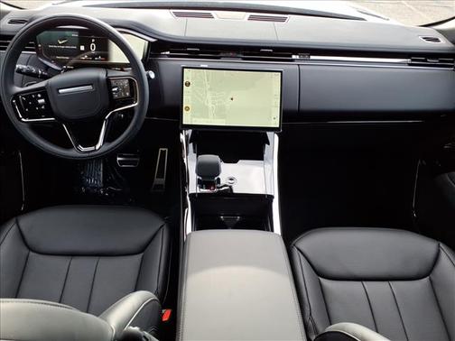 2026 Land Rover Range Rover P550e SE