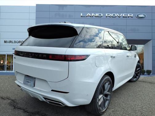 2026 Land Rover Range Rover P550e SE