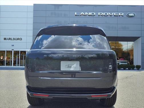 2025 Land Rover Range Rover SE LWB