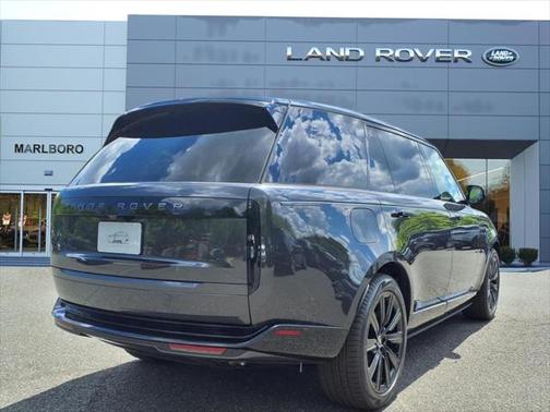 2025 Land Rover Range Rover SE LWB