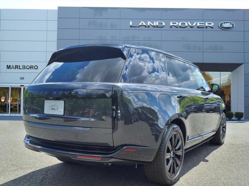 2025 Land Rover Range Rover SE LWB