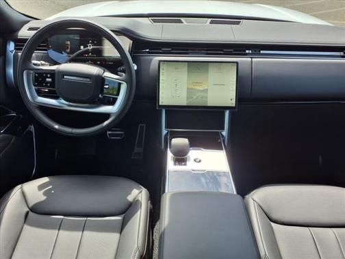 2025 Land Rover Range Rover P530 SE 7 Seat