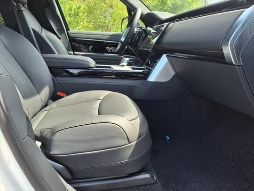 2025 Land Rover Range Rover P530 SE 7 Seat