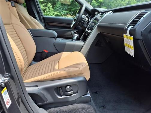 2025 Land Rover Discovery Dynamic SE