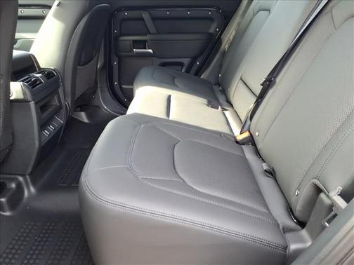 2026 Land Rover Defender X-Dynamic SE