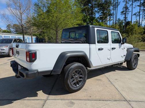 Bright White Clearcoat 2026 Jeep Gladiator Sport
