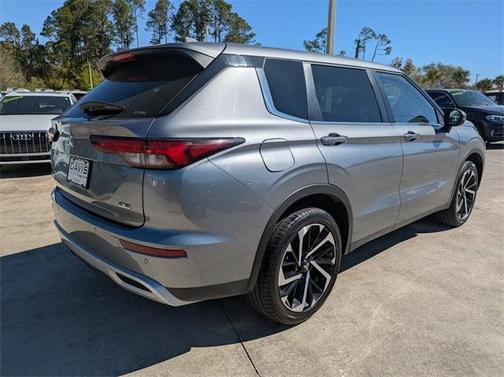 2023 Mitsubishi Outlander SE Special Edition