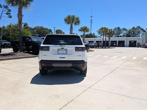 Bright White Clearcoat 2026 Jeep Cherokee LAREDO/LIMITED