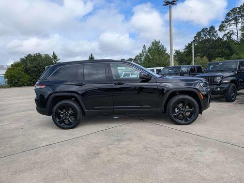 Diamond Black 2026 Jeep Grand Cherokee Limited