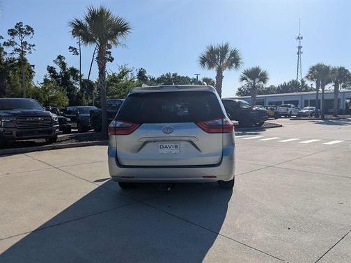 Celestial Silver Metallic 2020 Toyota Sienna XLE