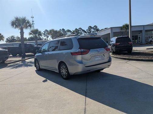 Celestial Silver Metallic 2020 Toyota Sienna XLE