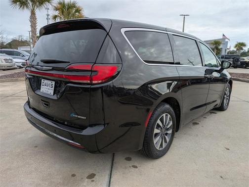 2024 Chrysler Pacifica Hybrid Select