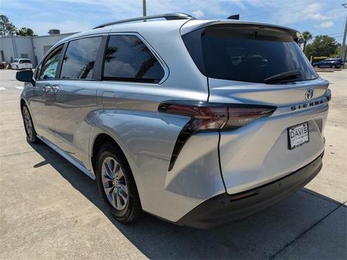 2024 Toyota Sienna XLE