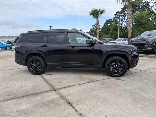 Diamond Black 2023 Jeep Grand Cherokee L Laredo