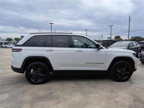 2023 Jeep Grand Cherokee Altitude 4x2