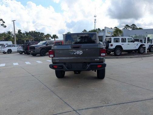 Granite Crystal Clearcoat Metallic 2022 Jeep Gladiator Overland