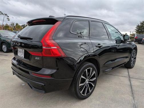 2024 Volvo XC60 B5 Plus Dark Theme