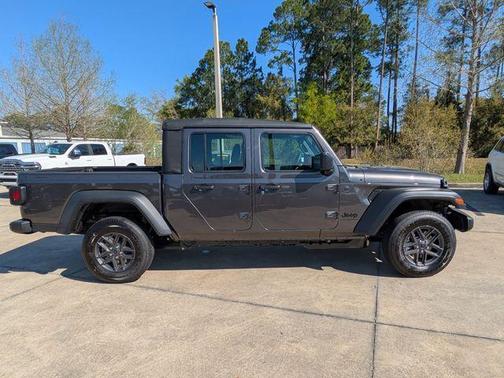 Granite Crystal Clearcoat Metallic 2026 Jeep Gladiator Sport