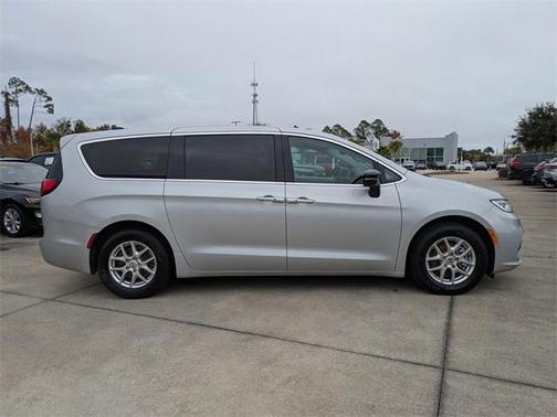 2024 Chrysler Pacifica Touring-L