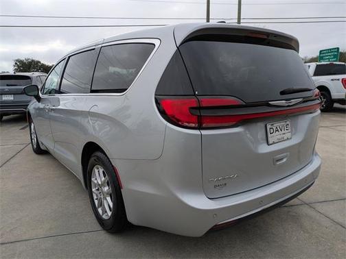 2024 Chrysler Pacifica Touring-L