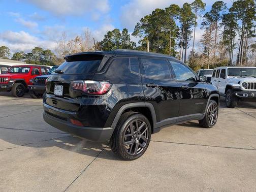 Black Crystal Pearlcoat 2026 Jeep Compass Latitude