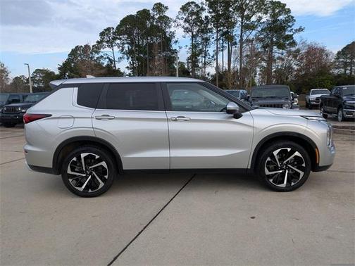 2024 Mitsubishi Outlander SE