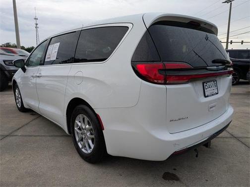 2023 Chrysler Pacifica Touring-L