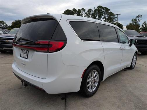 2023 Chrysler Pacifica Touring-L
