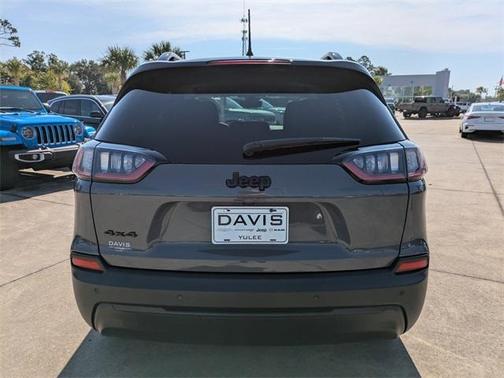2023 Jeep Cherokee Altitude Lux