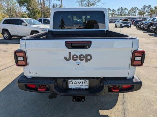 Bright White Clearcoat 2026 Jeep Gladiator Rubicon