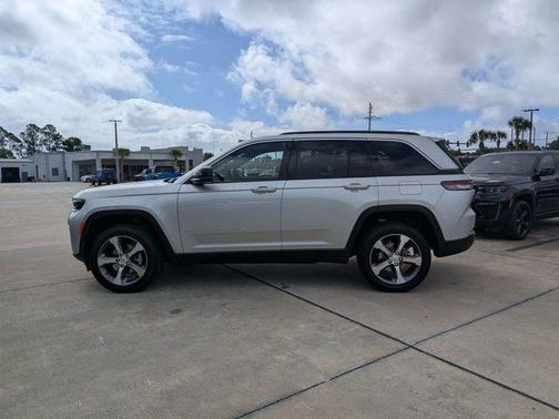 Silver Zynith 2026 Jeep Grand Cherokee Limited