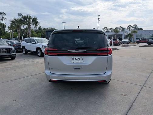 Silver Mist Clearcoat 2024 Chrysler Pacifica Touring-L
