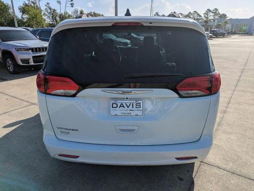 2021 Chrysler Voyager LXI