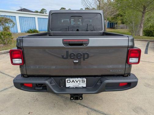 Granite Crystal Clearcoat Metallic 2026 Jeep Gladiator Sport