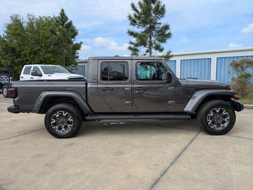 Granite Crystal Clearcoat Metallic 2026 Jeep Gladiator Sport