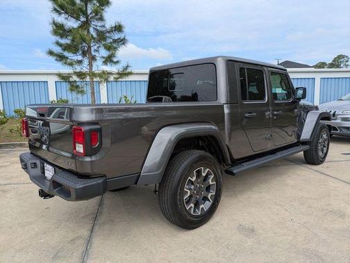 Granite Crystal Clearcoat Metallic 2026 Jeep Gladiator Sport