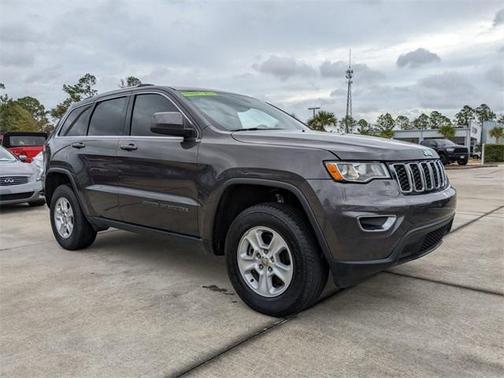 Photo 2 of 25 of 2017 Jeep Grand Cherokee Laredo