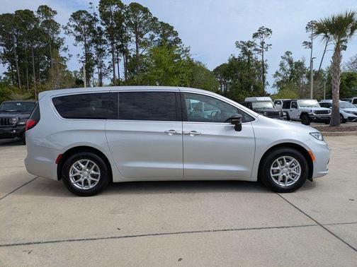 Silver Mist Clearcoat 2026 Chrysler Pacifica Select