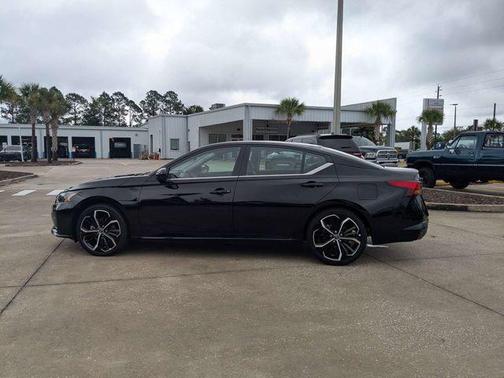 Black 2024 Nissan Altima 2.5 SR