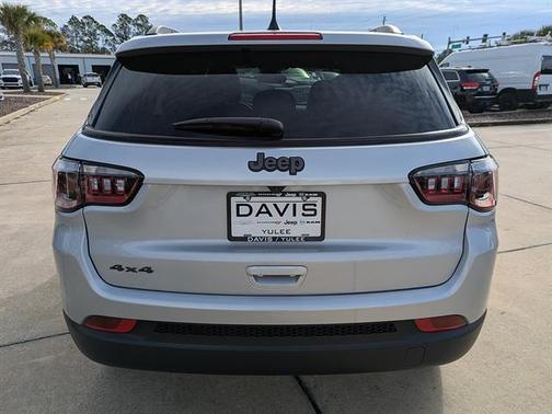 Silver Zynith 2026 Jeep Compass Latitude