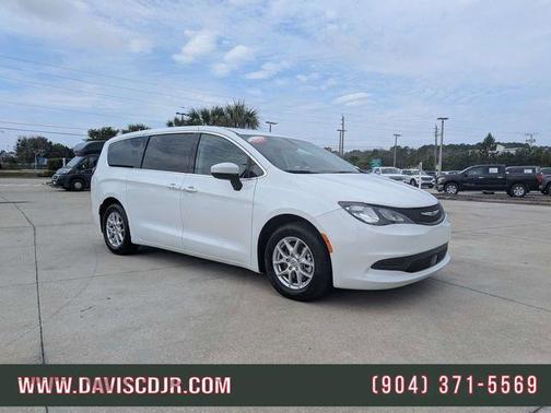 Bright White Clearcoat 2022 Chrysler Voyager LX