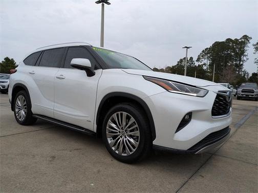 2022 Toyota Highlander Hybrid Platinum