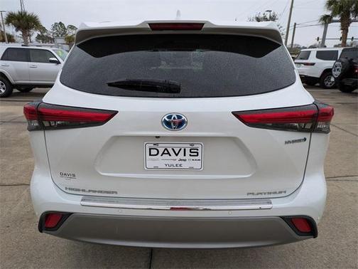 2022 Toyota Highlander Hybrid Platinum