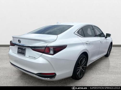 Eminent White Pearl 2025 Lexus ES 300h Base