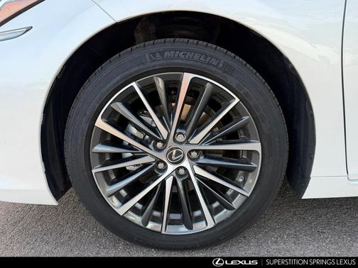 2025 Lexus ES 300h Base