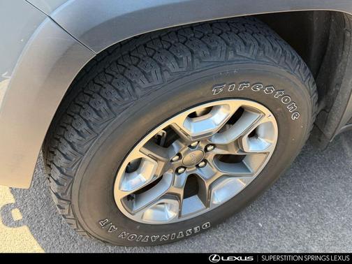 Sting-Gray 2019 Jeep Cherokee Trailhawk