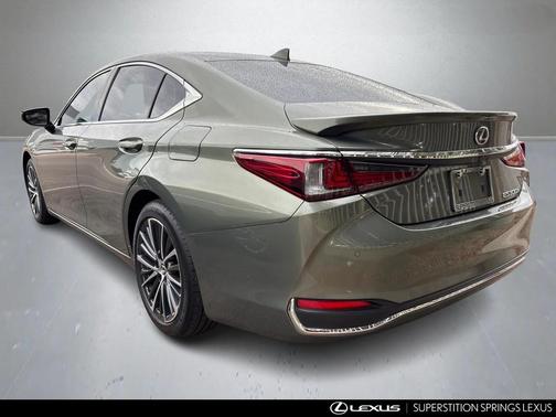 2025 Lexus ES 300h Base