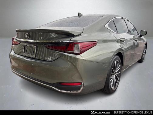 2025 Lexus ES 300h Base