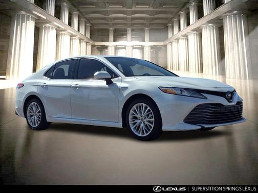 2020 Toyota Camry Hybrid XLE