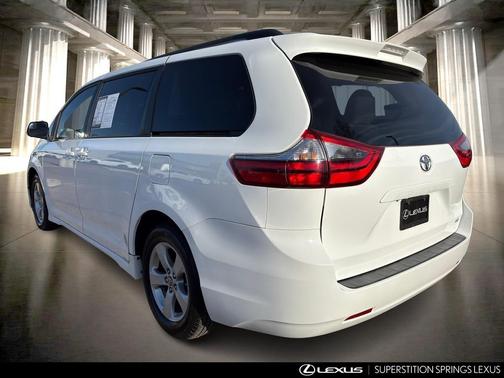 2020 Toyota Sienna LE